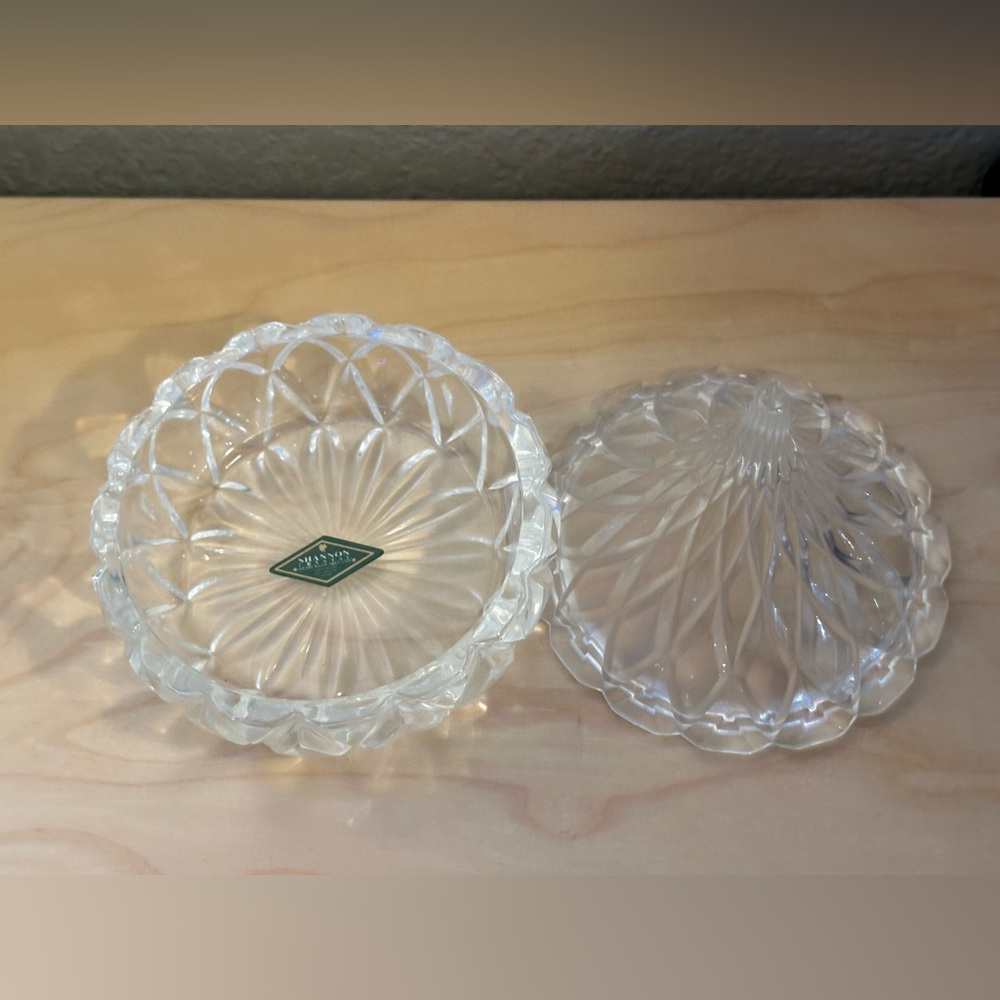 🍫 Shannon Crystal Hershey Shaped Candy Dish - Picture 2 of 8